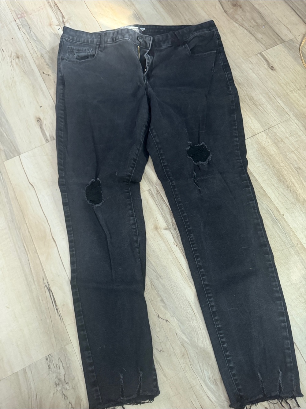 Old Navy Black Distressed Women's Jeans